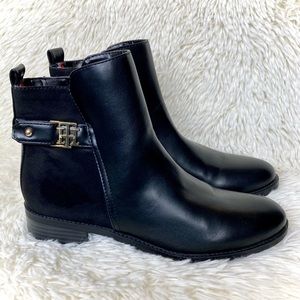 Women’s Tommy Hilfiger black ankle Chelsea booties size 6.5